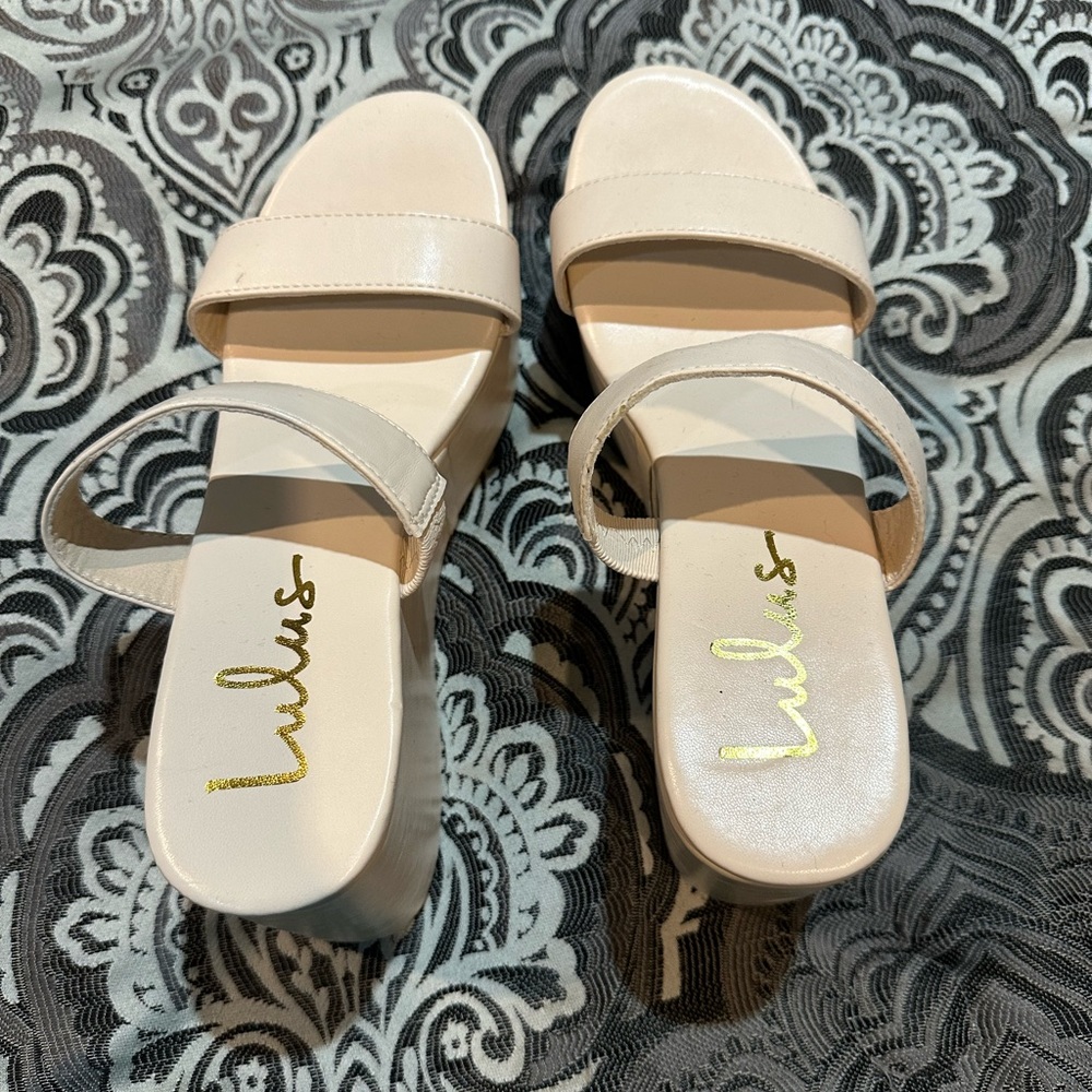 Lulu’s white platform sandals NWT size 5.5/5 1/2